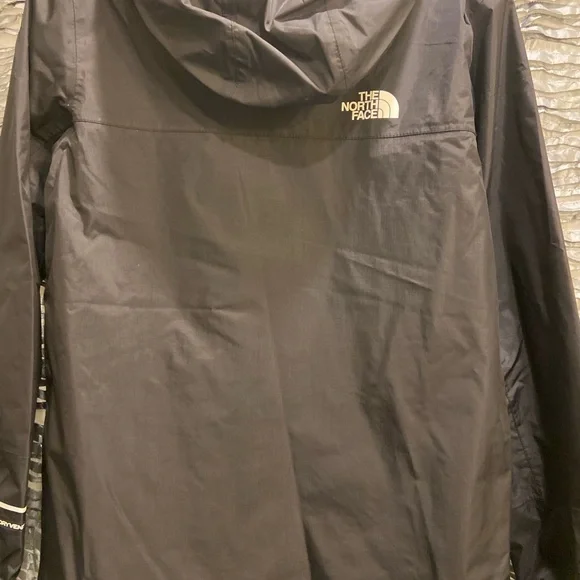 The North Face Boys' Black Outerwear Rain Coat Size 14/16 XL NWT - Picture 2 of 5